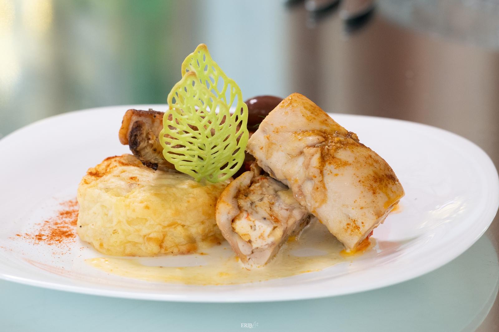 Piept rulat cu cartof gratinat