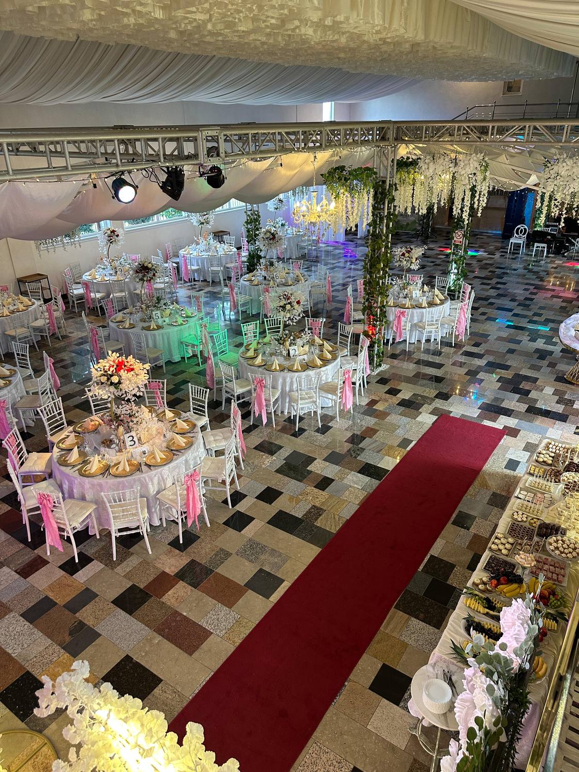 Panou floral Golden King Events