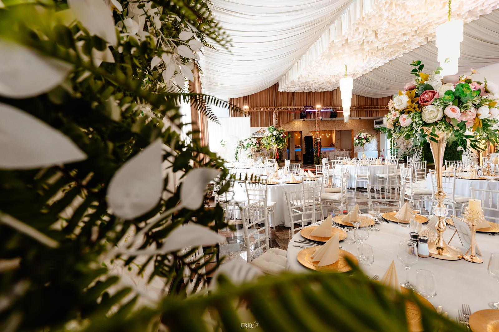 Decor flori albe