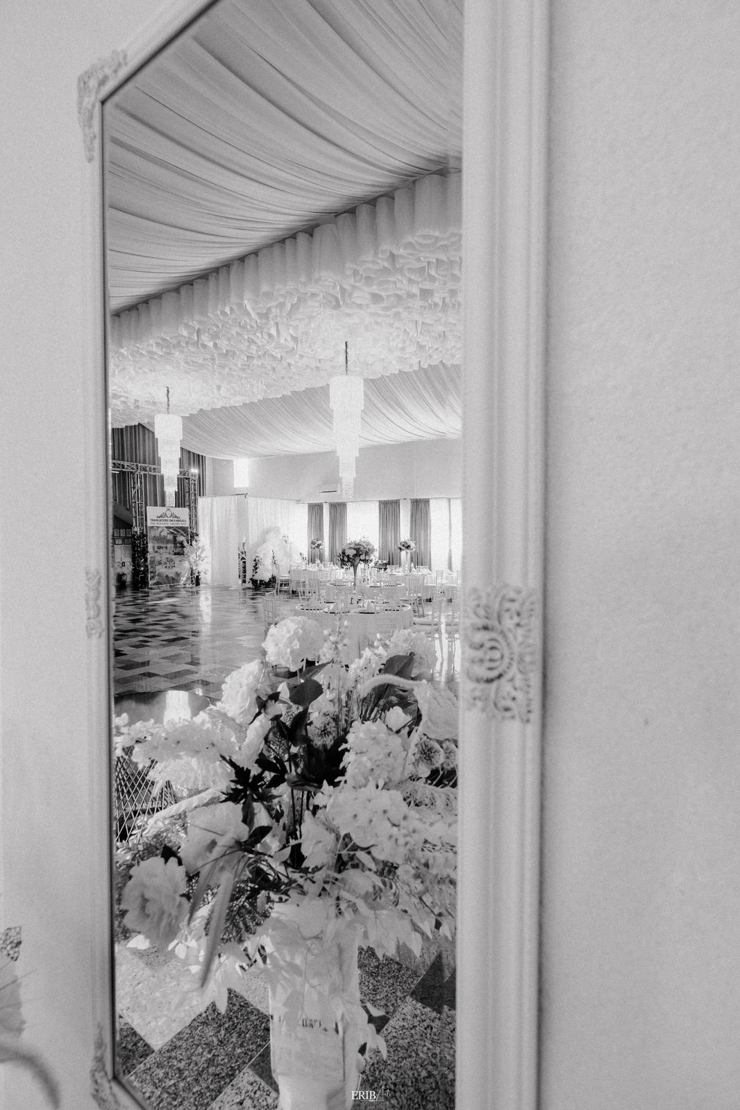 Decor candelabru auriu