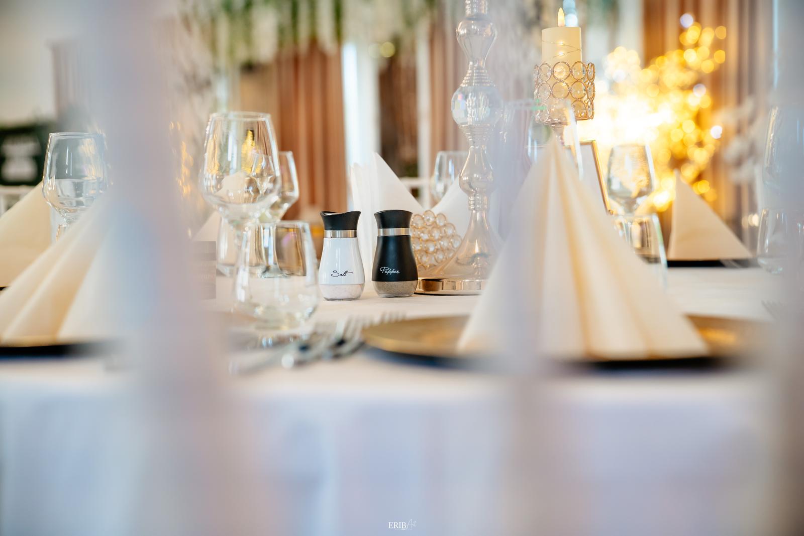 Colț decorativ cu bar cu băuturi