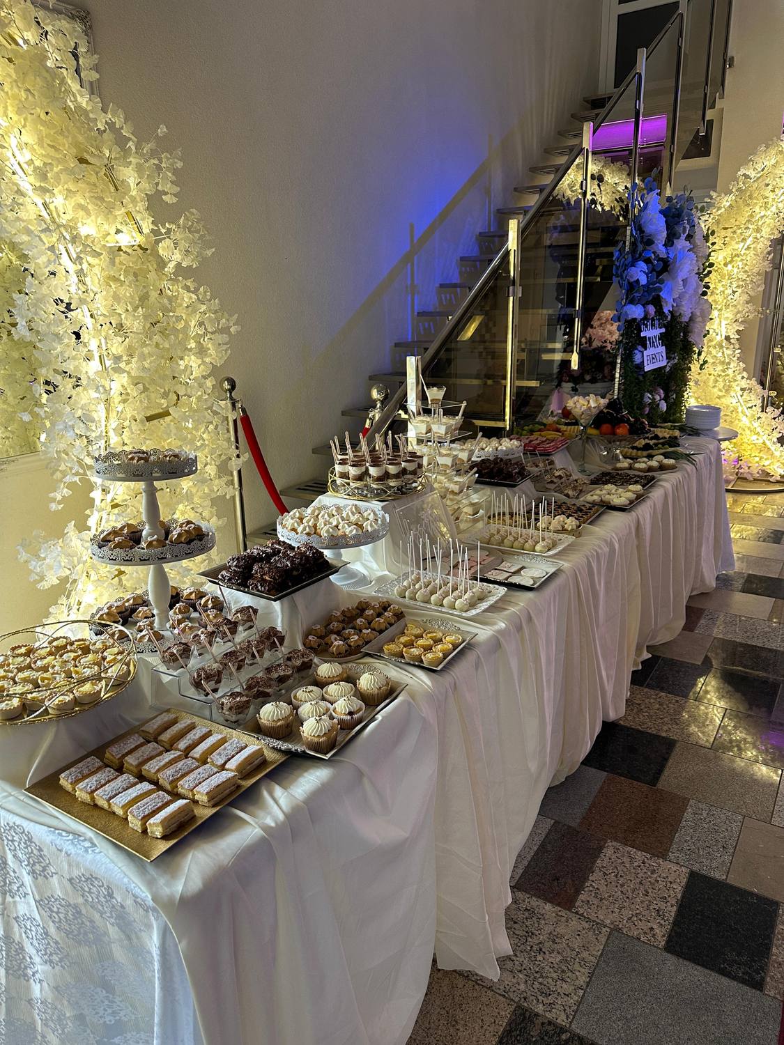 Masă de deserturi Golden King Events
